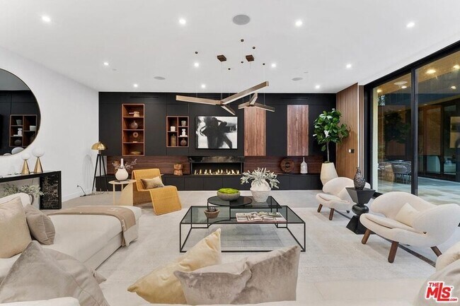 Building Photo - 9031 Alto Cedro Dr