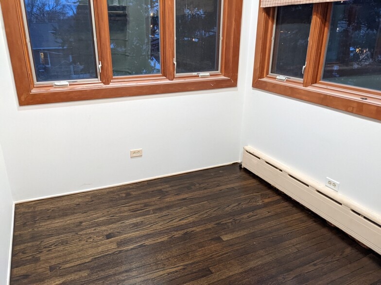 Den - 7319 N Bell Ave