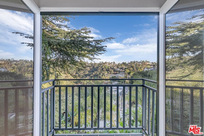 Building Photo - 3476 Troy Dr