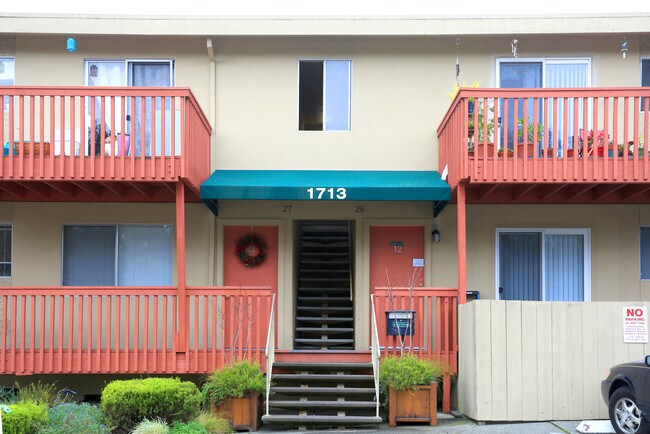Entrance - Lincoln Vista Apartments