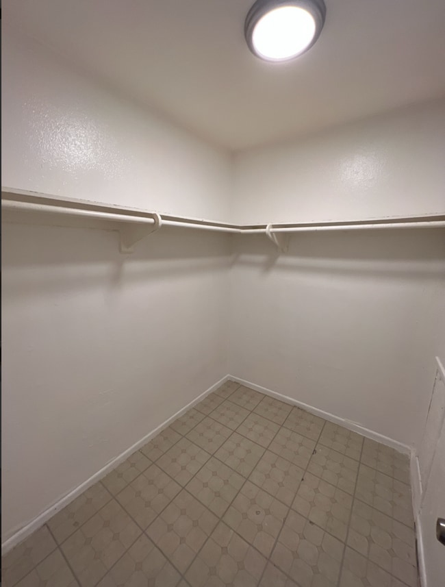 Building Photo - Garden Level Studio Within Walking Distance to Exposition Park!