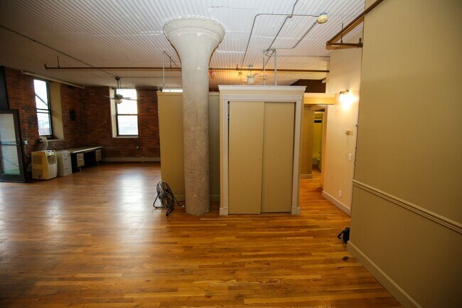 Building Photo - Rustic Charm in the Heart of Downtown Denv...