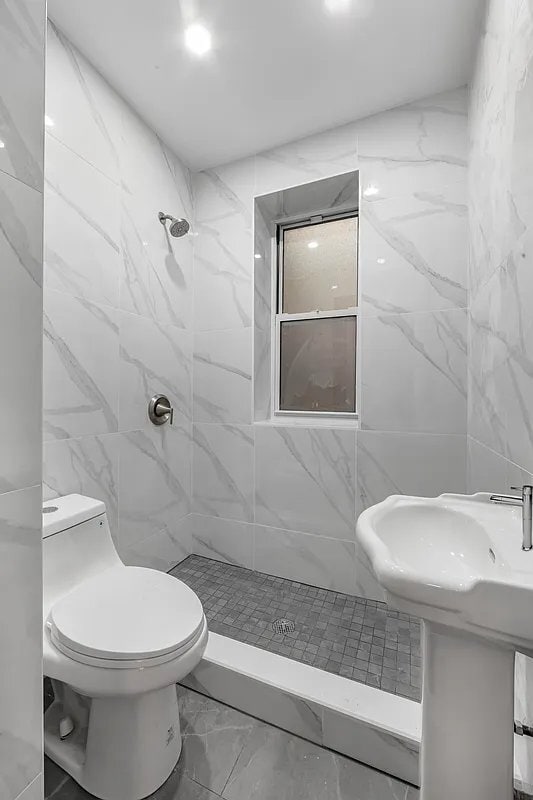 Building Photo - 327 E 10th St