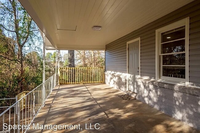 Building Photo - 7 Hickory Ln