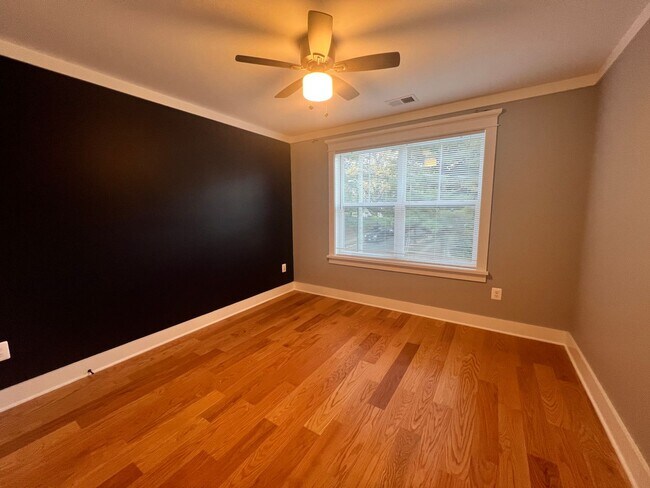 Building Photo - Stunning 4 BR/3.5 BA Single-Family Home in...