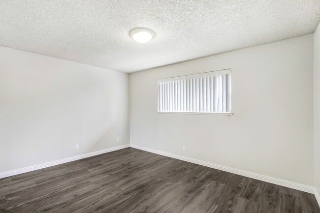 Building Photo - Beautiful 1 bedroom 1 Bath Unit