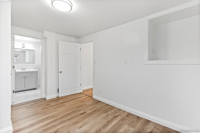 Building Photo - 22712 Clairwood St