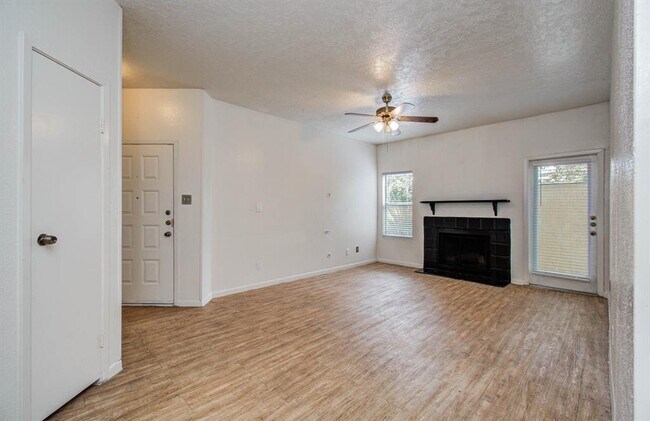Building Photo - 2021 Spenwick Dr