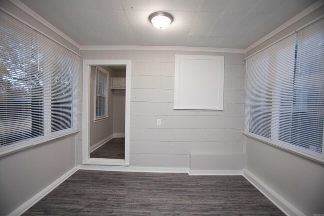 Building Photo - 5008 Lynch Dr
