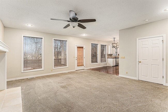 Building Photo - 4 Bed 5 Bath home creek view in back