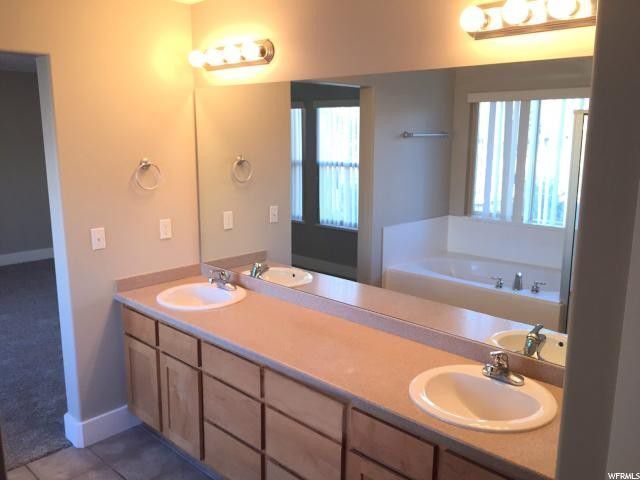 Building Photo - Beautiful 4 Bd 2.5 Bath Home in Sandy