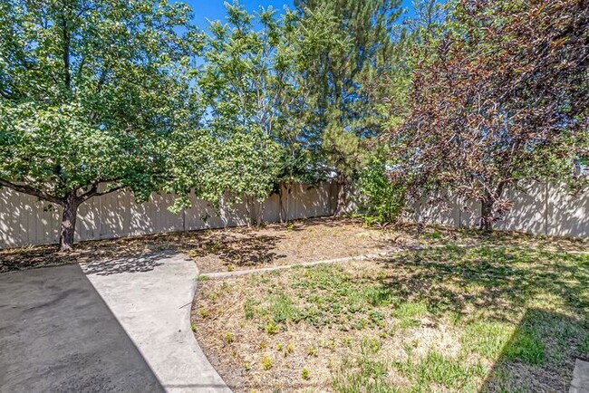 Building Photo - Charming 3-Bedroom Home Near CMU with Bonus Room
