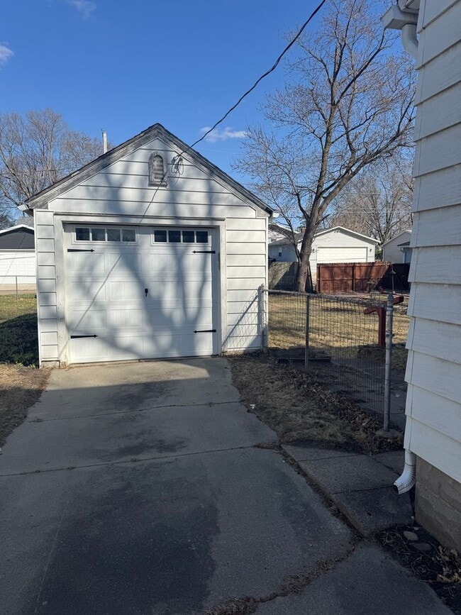 Building Photo - Waterloo 2 Bedroom House