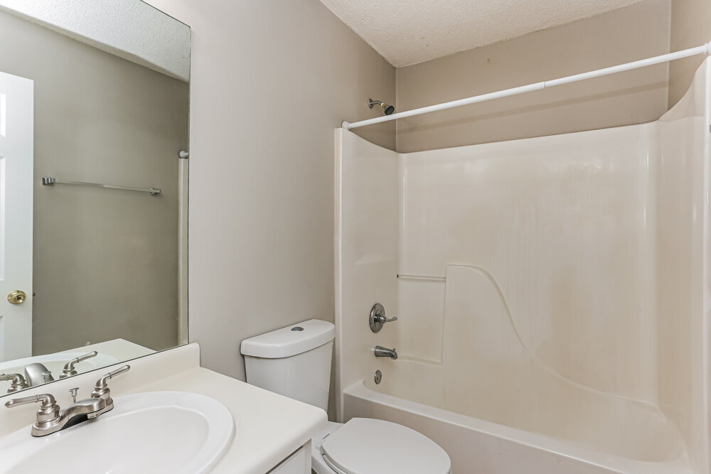 Building Photo - 460 Heathgate Dr SW