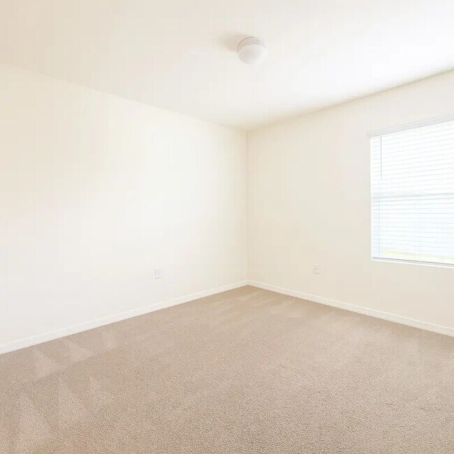 Building Photo - 211 NE 20th St