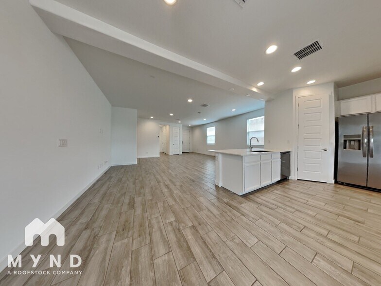 Building Photo - 9513 W Turney Ave