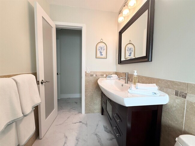 Building Photo - 1820 Bel Air Ave