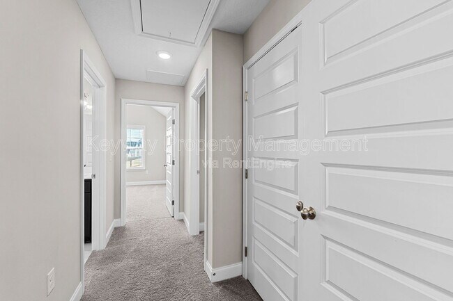 Building Photo - 3125 Venetian Dr