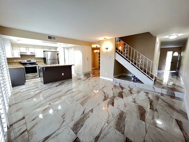 Building Photo - Spacious 3 Bedroom, 2.5 Bath Condo in a Beautiful Park-Like Community