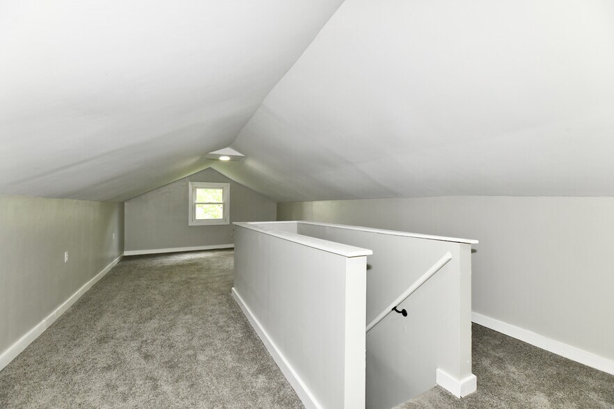 Building Photo - 3550 Eisenhower Dr
