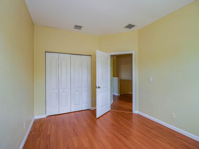 Building Photo - 5648 Spanish River Rd