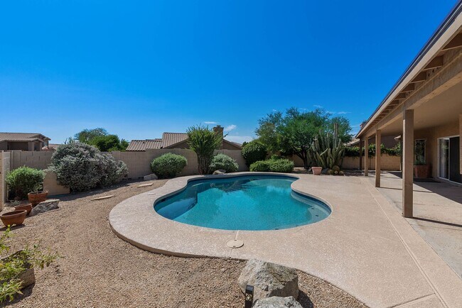 Building Photo - Ironwood Village - Completely Remodeled Interior, Single Level with Pool!