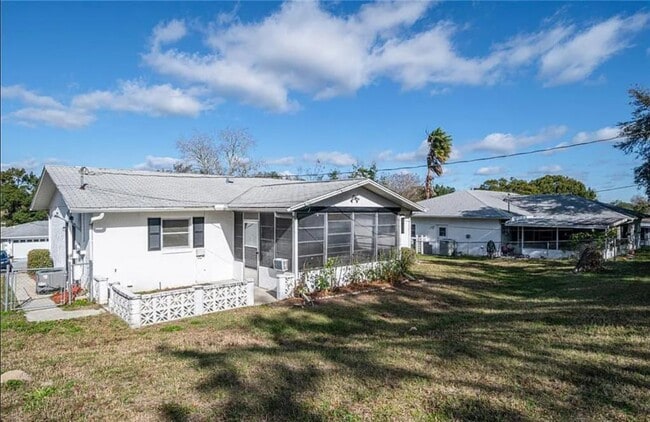 Building Photo - 209 S Lee St