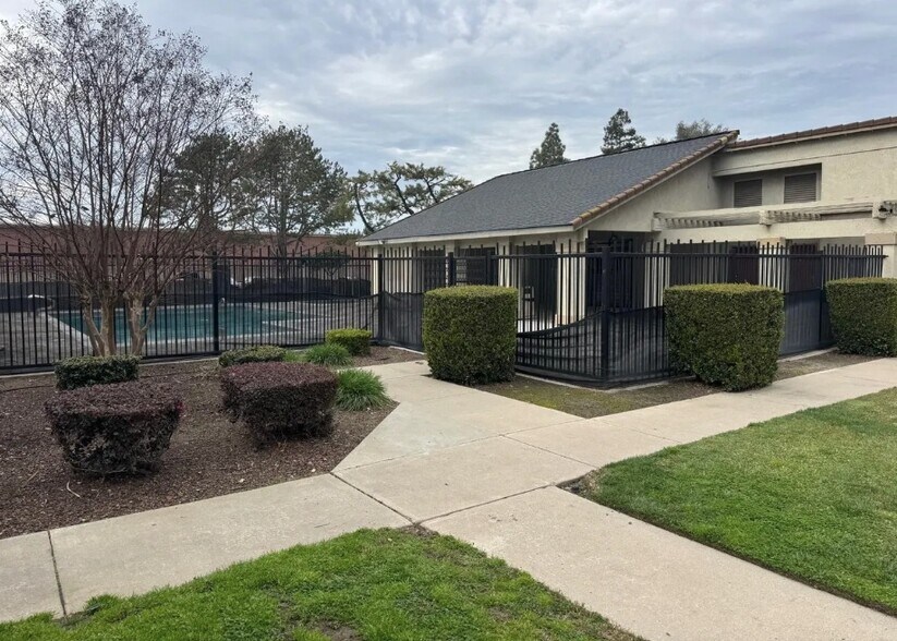 Building Photo - 2116 Mount Vernon Dr