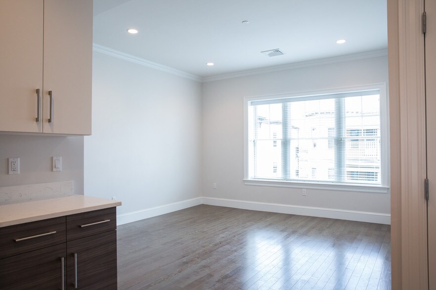 Building Photo - 12 Harvard Terrace