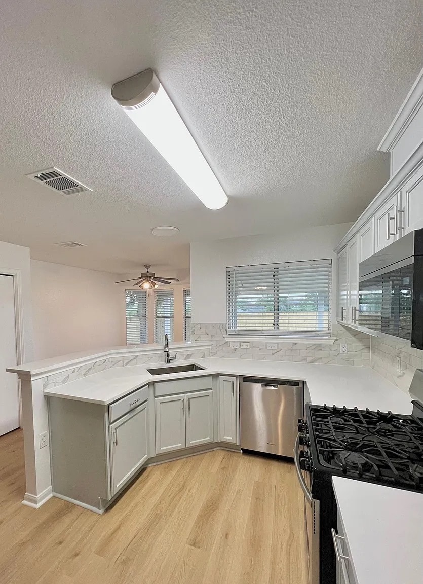 Building Photo - 1615 Royal Ascot Dr