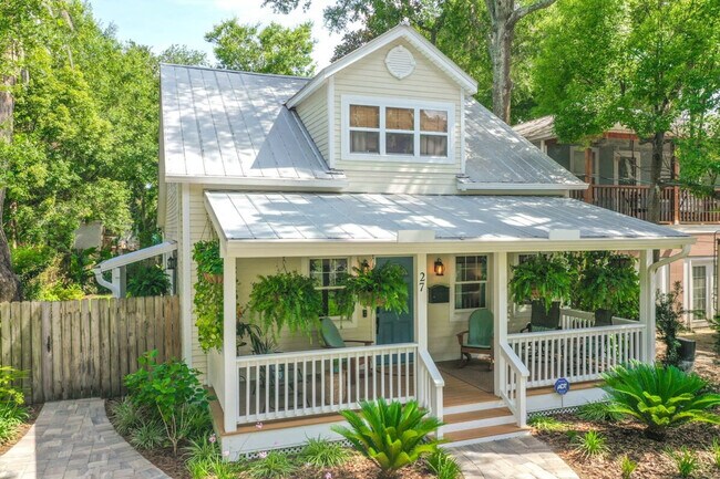 Building Photo - 27 Desoto Pl