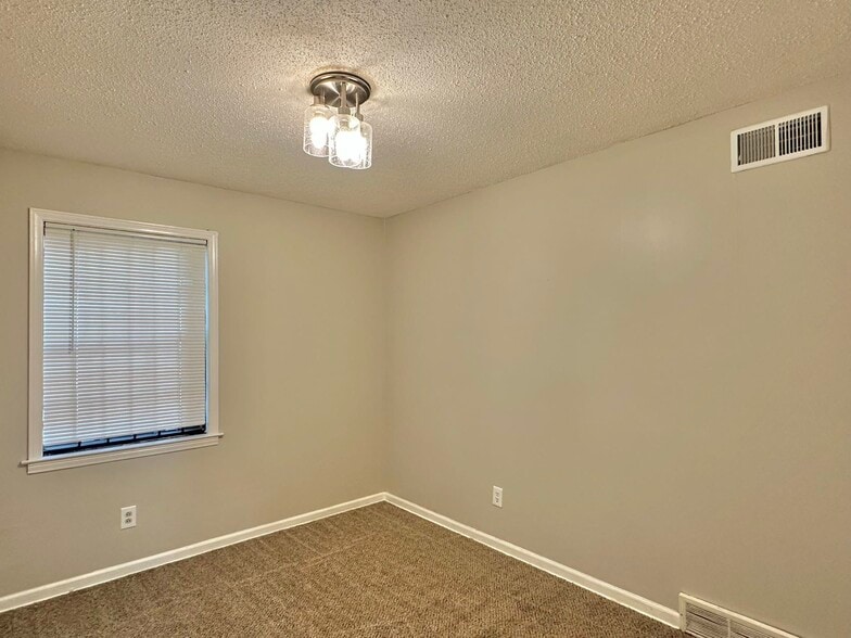 Building Photo - 4167 Cochese Rd