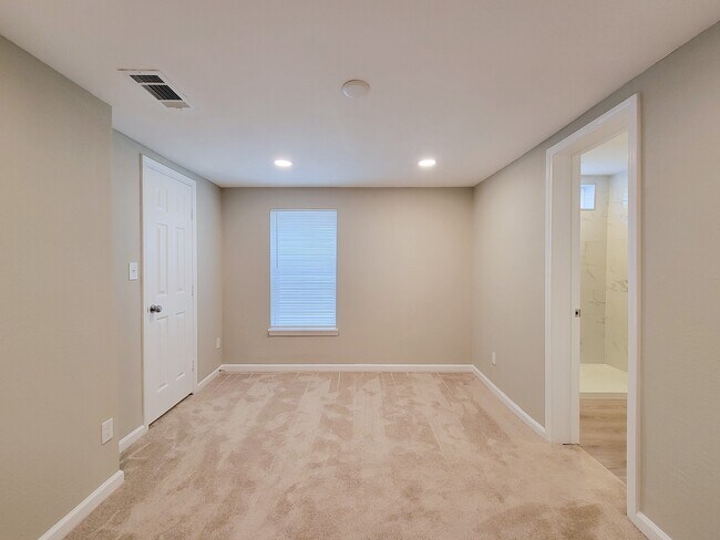 Building Photo - 1107 Roosevelt