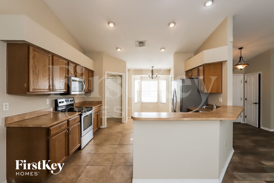 Building Photo - 3668 Sandhill Crane Dr
