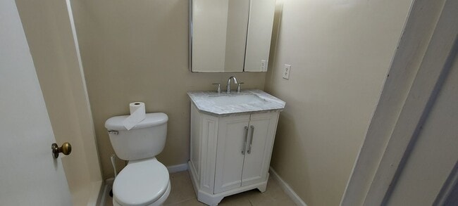 Building Photo - Great condo in great location