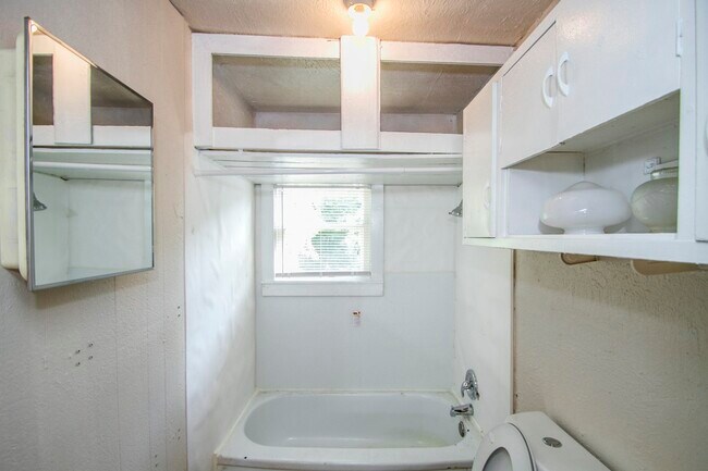 Building Photo - 414 Rotary