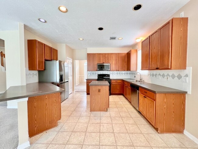Building Photo - 16735 Village View Trail
