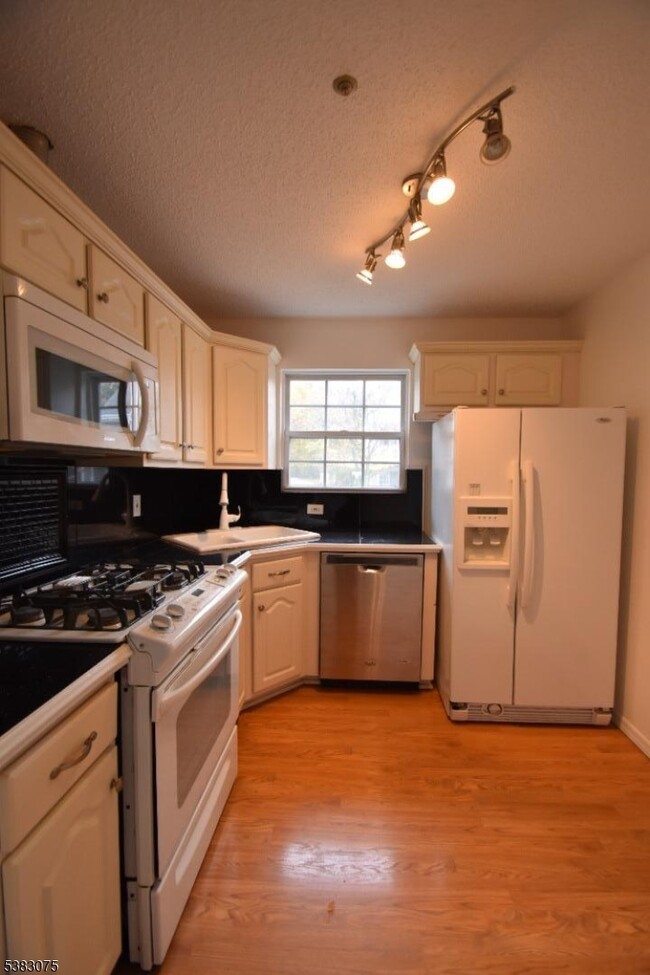 Building Photo - 1250 Garrison Ct