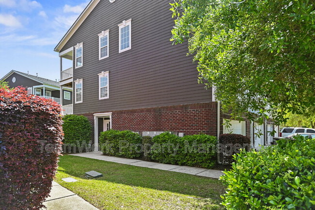 Building Photo - 9034 Parlor Dr