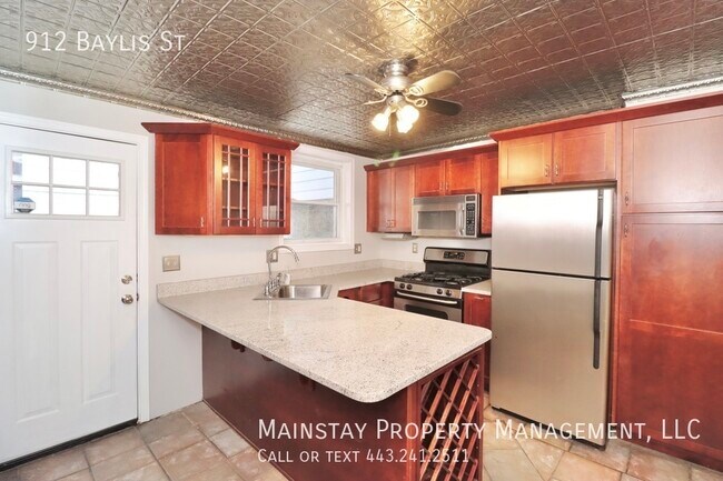 Building Photo - 2 Bedroom Rowhome w/ Rooftop Deck!