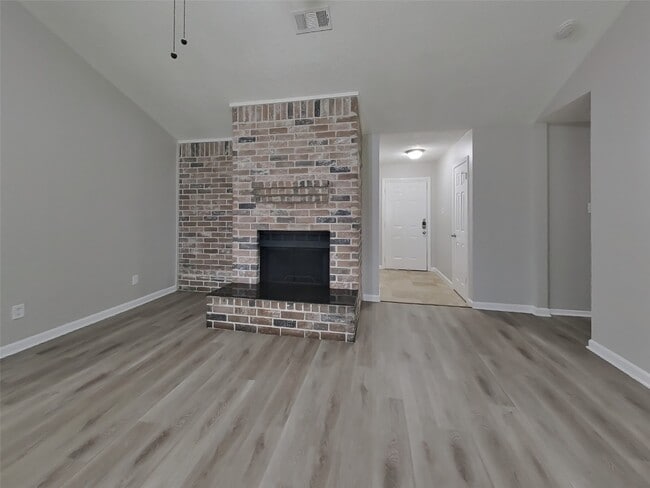 Building Photo - 2047 Lexington Woods Dr