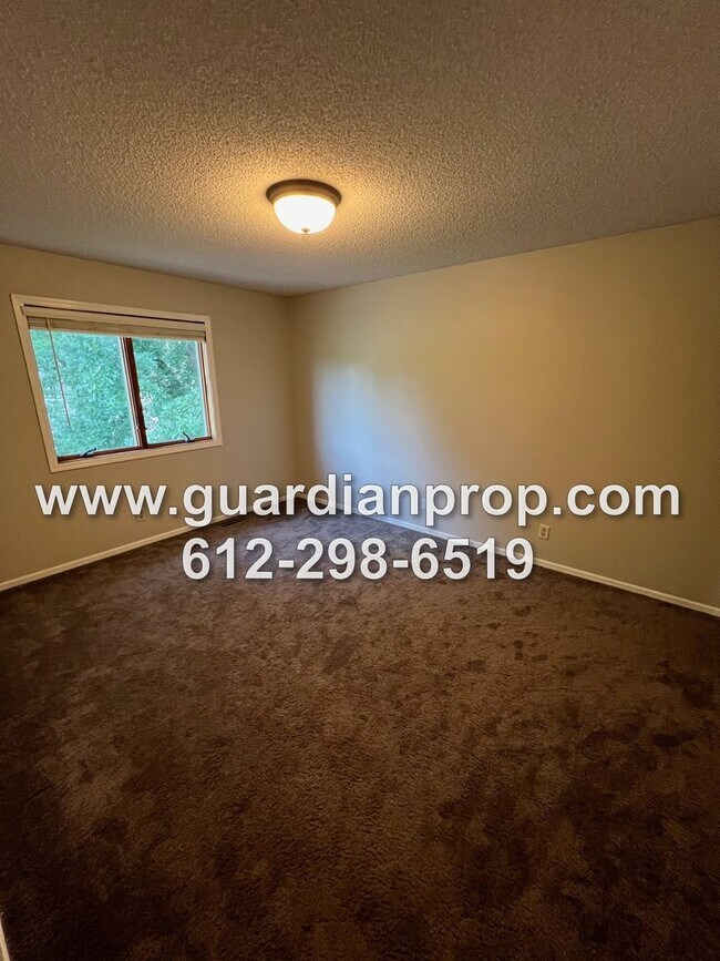 Building Photo - 7303 Hidden Valley Ln S