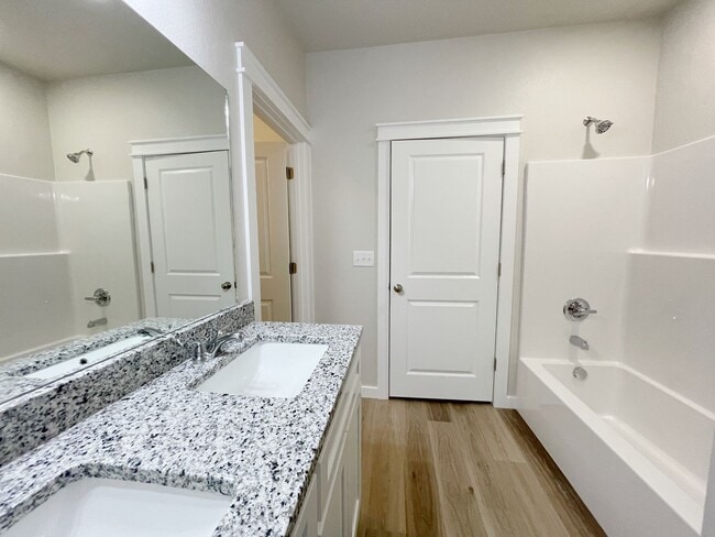 Building Photo - Beautiful 3/2 home in convenient location