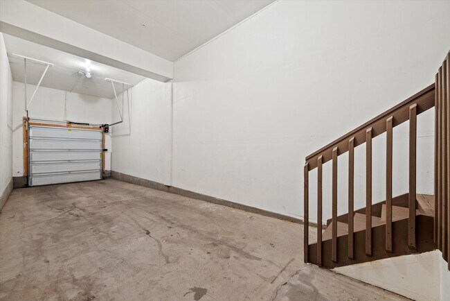 Building Photo - 307 Inverness Way S