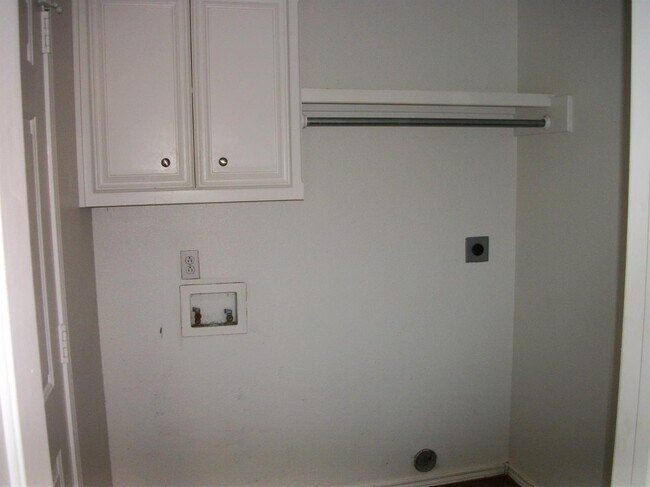 Building Photo - 3027 103rd St
