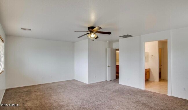 Building Photo - 388 E Palomino Way