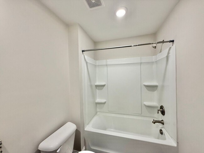 Building Photo - Stunning 3BD, 2.5BA Raleigh Townhome in a ...