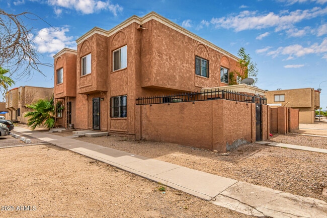 Building Photo - 4001 S 45th St