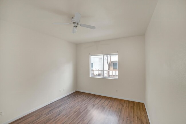 Building Photo - FANTASTIC MOVE-IN READY 2-BEDROOM CONDO!