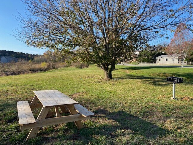 Building Photo - 3 Bedroom apartment in Maryville, TN!